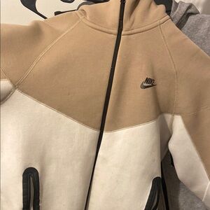 Nike Tan and White Hoodie